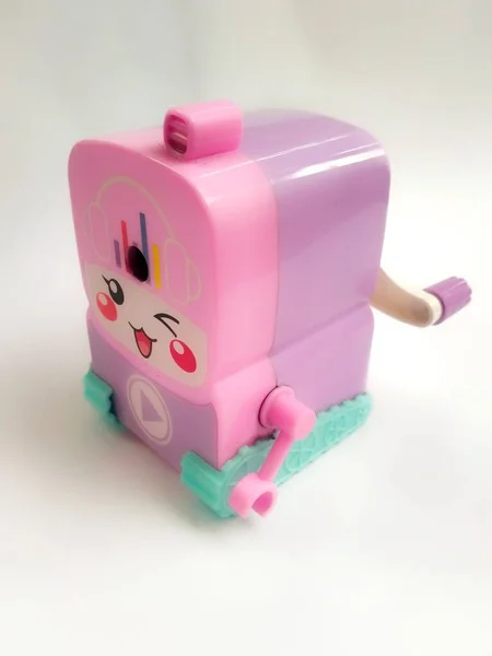 Pink pencil sharpener. Children will love this colour. The model is also attractive to them.