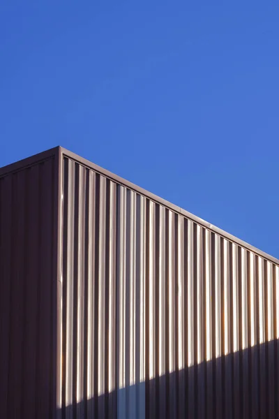 Brown Corrugated Steel Wall Warehouse Building Sunlight Surface Blue Clear — Zdjęcie stockowe