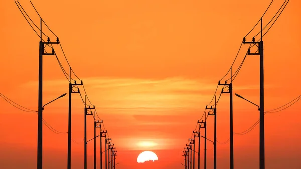 Silhouette Reihen Von Vielen Strommasten Mit Kabelleitungen Vor Wunderschönem Orangefarbenen — Stockfoto