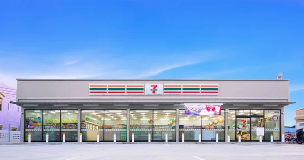 stock image Samut Sakhon, Thailand - March 27, 2023 : Panoramic view of large 7-11 convenience store is undergoing interior decoration and product placement to be open for service in the next few days