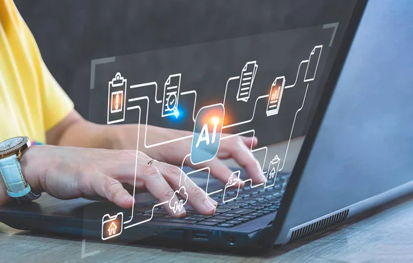 Belge Yönetim Sistemi (DMS) Sanal ekran kullanan kadın eller, dosyaları verimli, uygun, hızlı ve güvenli bir şekilde yönetmek için evdeki bilgisayardaki yapay zeka teknolojisi ile.