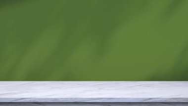 Koyu yeşil renkli duvar ürünü sunum arkaplanı üzerinde boş beyaz mermer masa. Işıklı iç stüdyo duvarı odası. Sahne arkasında gölge bırakıyor.