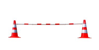 Şeffaf arkaplanda izole edilmiş ayarlanabilir bariyer çubuğu olan iki kırmızı ve beyaz trafik konisi, png dosyası