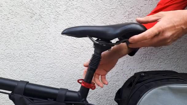 Short Video Bicycle Trekking Hands Unlocking Lowering Bicycle Seat — Stock Video