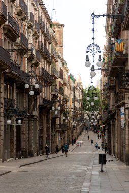 Barselona, İspanya 'daki Gotik Mahallesi' nin atmosferik sokakları Gotik binalar ve tarihi kiliselerle doludur.