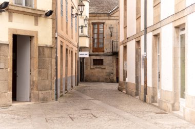 Lugo 'nun antika ve büyüleyici eski caddelerinde dolaşırken zengin tarihle dolup taşar.