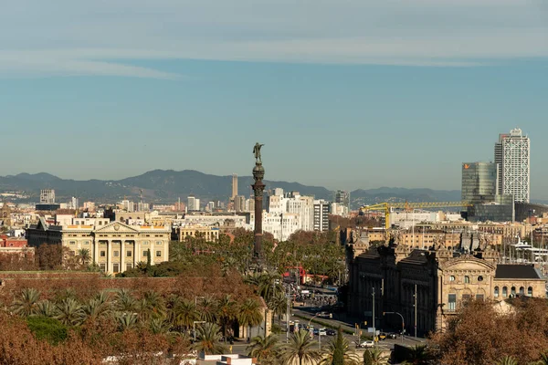 Barcelona 'nın ufuk çizgisinin göz kamaştırıcı görüntüsüne hayran kaldım.