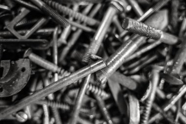 Farklı metalik cıvata ve cevizlerin ayrıntıları