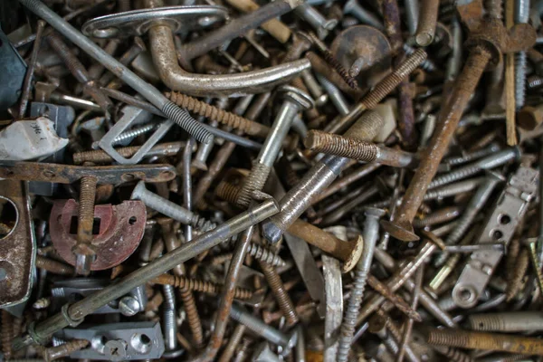 不同金属螺栓和螺母的细节 — 图库照片