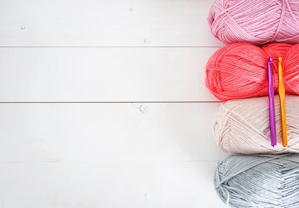 Multicolored Woolen Balls Crochet Hooks White Wooden Ground Grey Pink — Stock Photo, Image