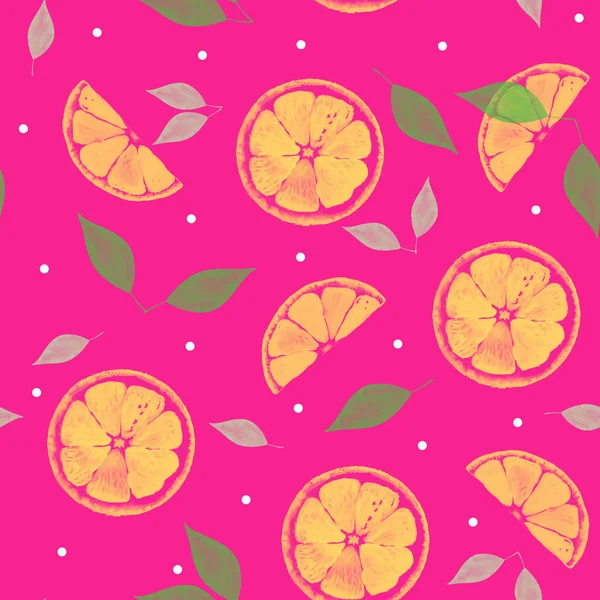 Gelbe Zitronenscheiben Mit Grünen Blättern Und Weißen Tupfen Auf Rosa — Stockfoto