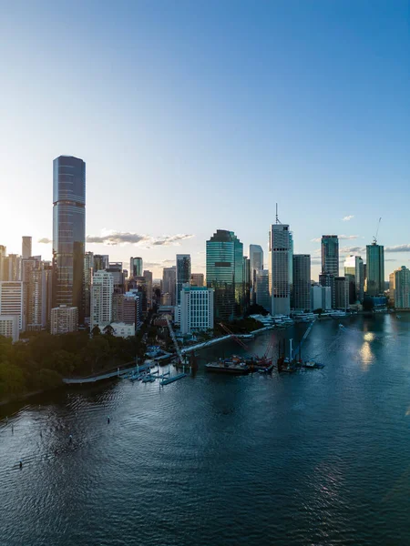 Vertikale Luftaufnahme Der Stadt Brisbane Australien Bei Sonnenuntergang — Stockfoto