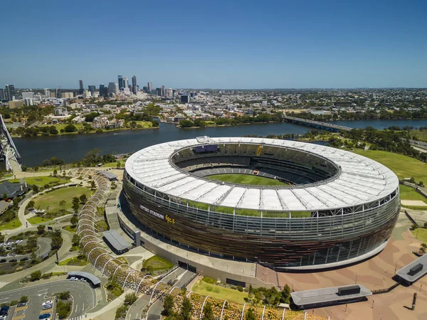 オーストラリアのパース 2023年2月1日 パーススタジアムと都市スカイラインの空中ビュー — ストック写真