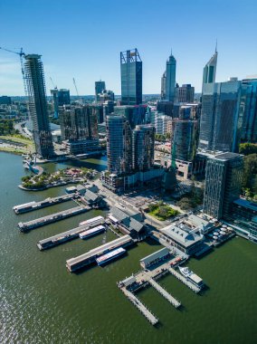 Perth CBD 'nin gündüz dikey görüntüsü