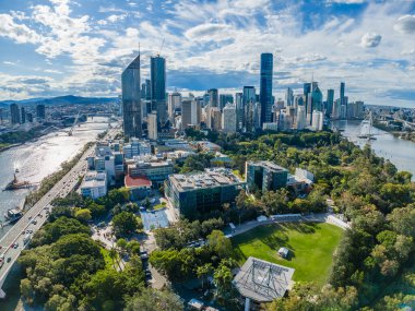 Avustralya 'daki Queensland Teknoloji Üniversitesi ve Brisbane CBD kampüsünün hava görüntüsü