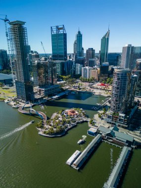 Perth CBD 'nin gündüz dikey hava görüntüsü