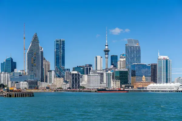 Auckland, Yeni Zelanda - 21 Şubat 2025: Gündüz vakti Auckland CBD