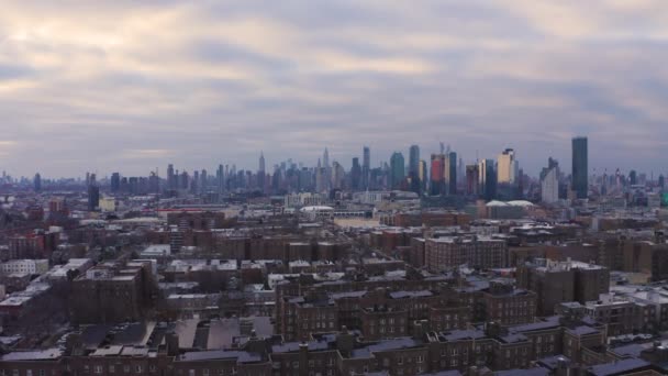 Veduta Aerea Dello Skyline Manhattan Brooklyn Dal Queens Una Giornata — Video Stock