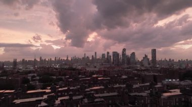 Fırtınadan önce New York ufuk çizgisini havadan çek.