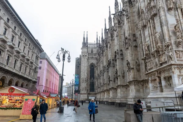 Milano, Lombardy, İtalya - 12.2022: Duomo St. Maria Nascente di Milano