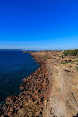 Sardunya 'nın Rocky kıyıları, Kayalıklar, İtalya