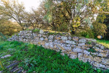 Ponte Romano Barumini, Sardinya, İtalya, 2022 Aralık. Antik Roma köprüsü.