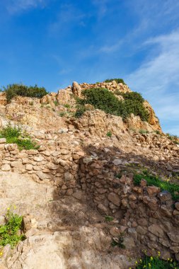 Nuraghe ya da hemşire, Sardunya 'da bulunan antik megalitik yapının ana tipi.