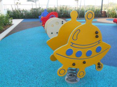 MELAKA, MALAYSIA -30 AĞUSTOS 2017: Halk parkındaki modern çocuk parkının seçilmiş hali. Çocukların eğlenmesi için birkaç farklı temalı bir tasarım.. 