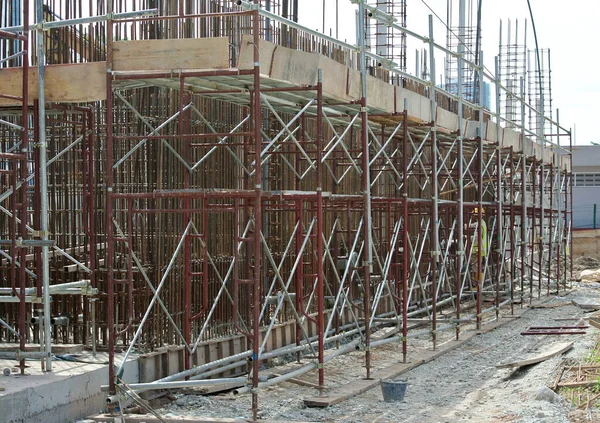 Johor Malaysia エイプリル社2016年13日 建設現場のプラットフォーム フォーム作業 構造物をサポートするための一時的な構造物として使用される足場 労働者の歩行プラットフォームとしても使用された — ストック写真
