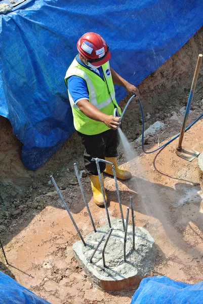 Johor Malaysia Junho 2015 Trabalhadores Construção Civil Pulverizando Tratamento Químico — Fotografia de Stock