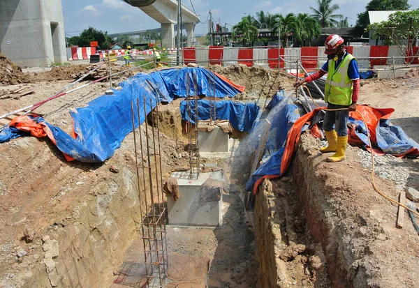 Johor Malaysia Junho 2015 Trabalhadores Construção Civil Pulverizando Tratamento Químico — Fotografia de Stock