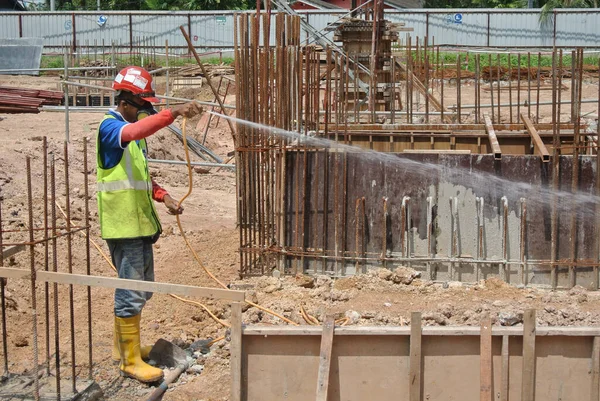 Johor Malaisie Juin 2015 Travailleurs Construction Pulvérisant Traitement Chimique Termite — Photo