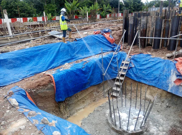 Johor Malasia Junio 2015 Trabajadores Construcción Rociando Tratamiento Químico Contra — Foto de Stock