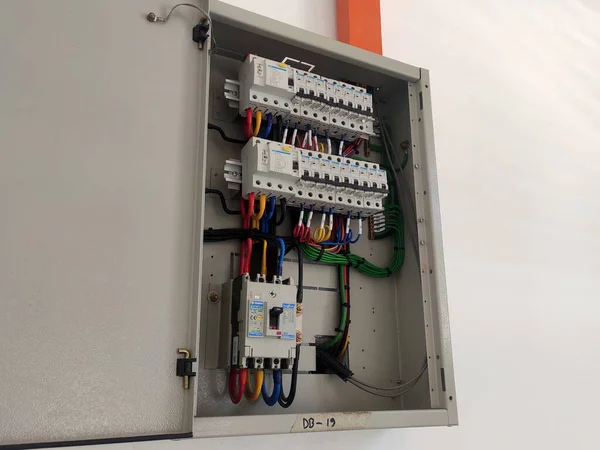 Selangor Malaysia August 2022 配电板及其在安装过程中的组件 电气接线员将根据电气工程师的设计安装这种设备 — 图库照片