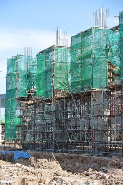 JOHOR, MALAYSIA -APRIL 13, 2016: İnşaat alanındaki platform, form ve yapıyı desteklemek için geçici yapı olarak kullanılan yapı. Ayrıca işçiler için yürüme platformu olarak kullanıldı.. 