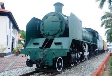 PORT DICKSON, MALAYSIA - MAYIS 08, 2016: Malezya Ordu Müzesi veya Port Dickson, Negeri Sembilan, Malezya 'daki Muzium Tentera Darat' ta antika ve eski ordu lokomotifi restore edildi.