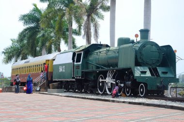 PORT DICKSON, MALAYSIA - MAYIS 08, 2016: Malezya Ordu Müzesi veya Port Dickson, Negeri Sembilan, Malezya 'daki Muzium Tentera Darat' ta antika ve eski ordu lokomotifi restore edildi.