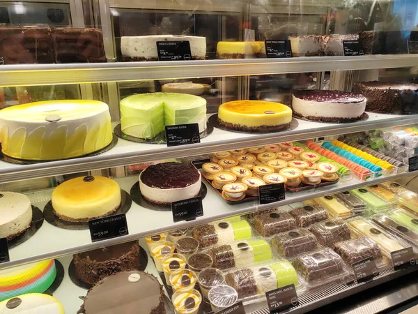 stock image MELAKA, MALAYSIA - MARCH 4, 2022: Various types of cakes with various flavors are on display in the chiller display. Price tags are provided to make it easier for customers to buy.