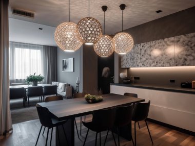 Modern dekorasyon ve tasarımı olan dairede yemek odası. Kolye ışığı ve güzel duvar süslemeleri. Orta büyüklükteki boşluk ve iç aydınlatmaya büyük pencereler yardımcı olur.