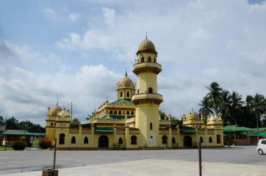 SELANGOR, MALAYSIA - 28 Kasım 2013: Sultan Alaeddin Camii Banting, Selangor, Malezya. 1932 yılında inşa edildi ve bugün hala ayakta olan bir Fas mimarisinin etkisinde..   