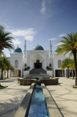KEDAH, MALAYSIA -13 Ocak 2014: El Buhari Camii Alor Setar, Kedah, Malezya. Cami tasarımı İran 'daki camilerin tasarımına dayanıyordu..