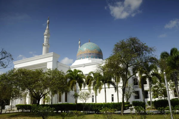 2014年1月13日マレーシア ケダ州アルル セターにあるアル ブハリ モスク モスクのデザインはイランのモスクのデザインに基づいていた — ストック写真