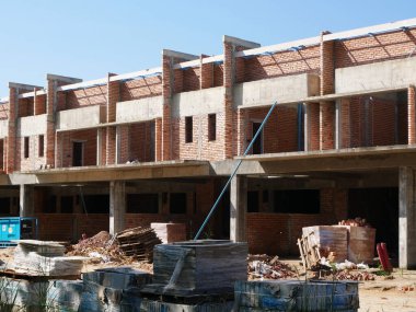 SEREMBAN, MALAYSIA - 17 Haziran 2021: Malezya 'da inşa halindeki yeni çift katlı teras evi. Modern ve çağdaş stili olan bir mimar tarafından tasarlandı. Neredeyse bitti..  