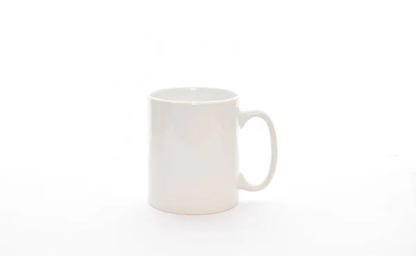 白色的陶瓷杯在白色的背景上 高质量的照片 — 图库照片