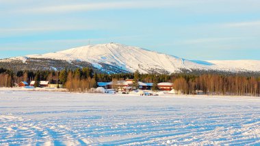 Ylls kayak merkezinin Finlandiya 'daki Yllsjrvi Gölü' ndeki manzarası