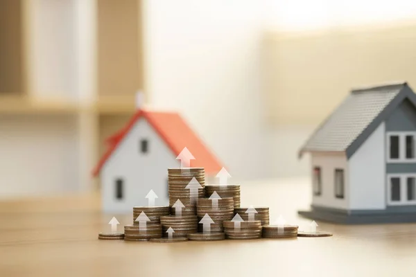 Investiční Hypoteční Financování Refinancování Úvěru Bydlení Dům Model Peníze Mince — Stock fotografie
