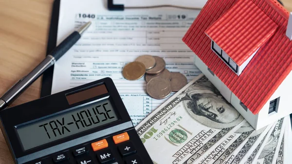 Casa Impostos Calculadora Casa Miniatura Com Dinheiro Papéis Fiscais Conceito — Fotografia de Stock