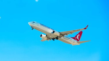 Boryspil, Ukrayna - 6 Haziran 2019: Türk Havayolları 'nın Boeing 737-800 (TC-JVK) uçağı Boryspil havaalanından kalkıyor