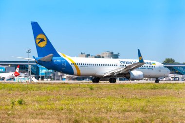 Boryspil, Ukrayna - 24 Ağustos 2019: Boryspil Uluslararası Havalimanı 'ndaki Ukrayna Uluslararası Havayolları' nın Boeing 737-800 (UR-PSH) uçağı