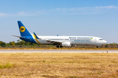 Boryspil, Ukrayna - 10 Eylül 2019: Ukrayna Uluslararası Havayolları 'ndan Boeing 737-900ER (UR-PSK) Boryspil Uluslararası Havaalanına iniyor
